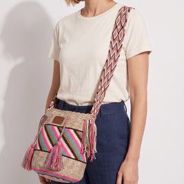 Wayuu Geometric Mochila Medium Shoulder Bag – Handwoven Vibrant Fuchsia & Black
