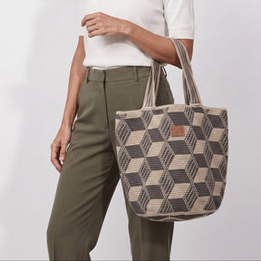 Wayuu Geometric Mochilón Large Bucket Bag – Handwoven Gray & Beige Tote