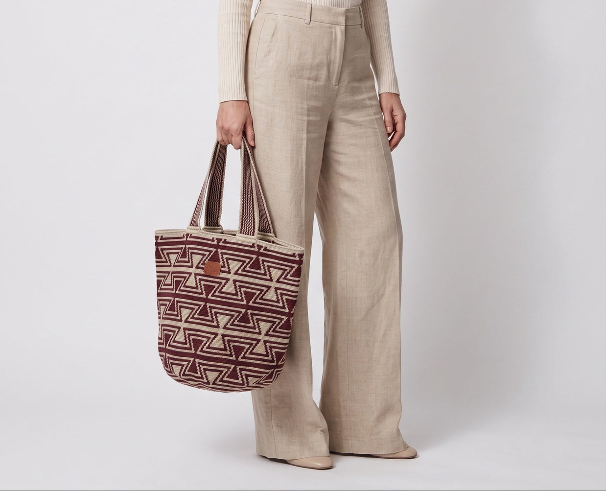 Wayuu Geometric Mochilón Large Bucket Bag – Handwoven Burgundy & Beige Tote