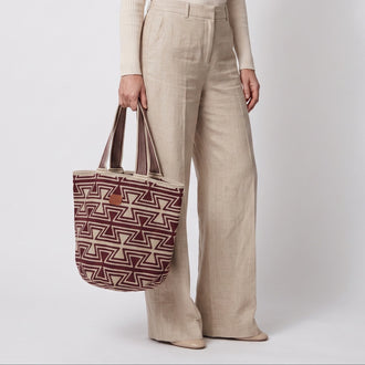 Wayuu Geometric Mochilón Large Bucket Bag – Handwoven Burgundy & Beige Tote