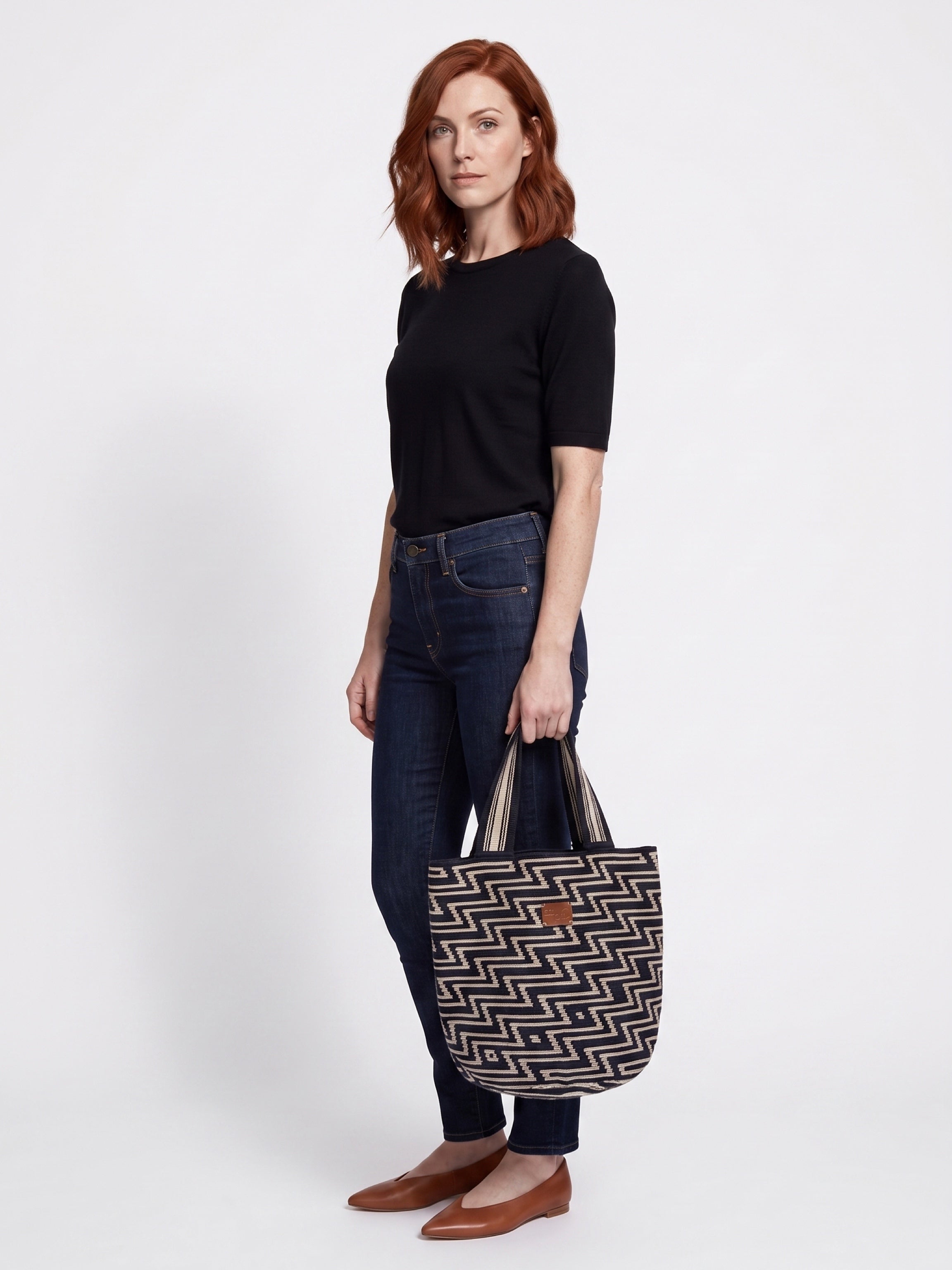 Wayuu Geometric Mochilón Large Bucket Bag – Handwoven Classic Black & Beige Tote