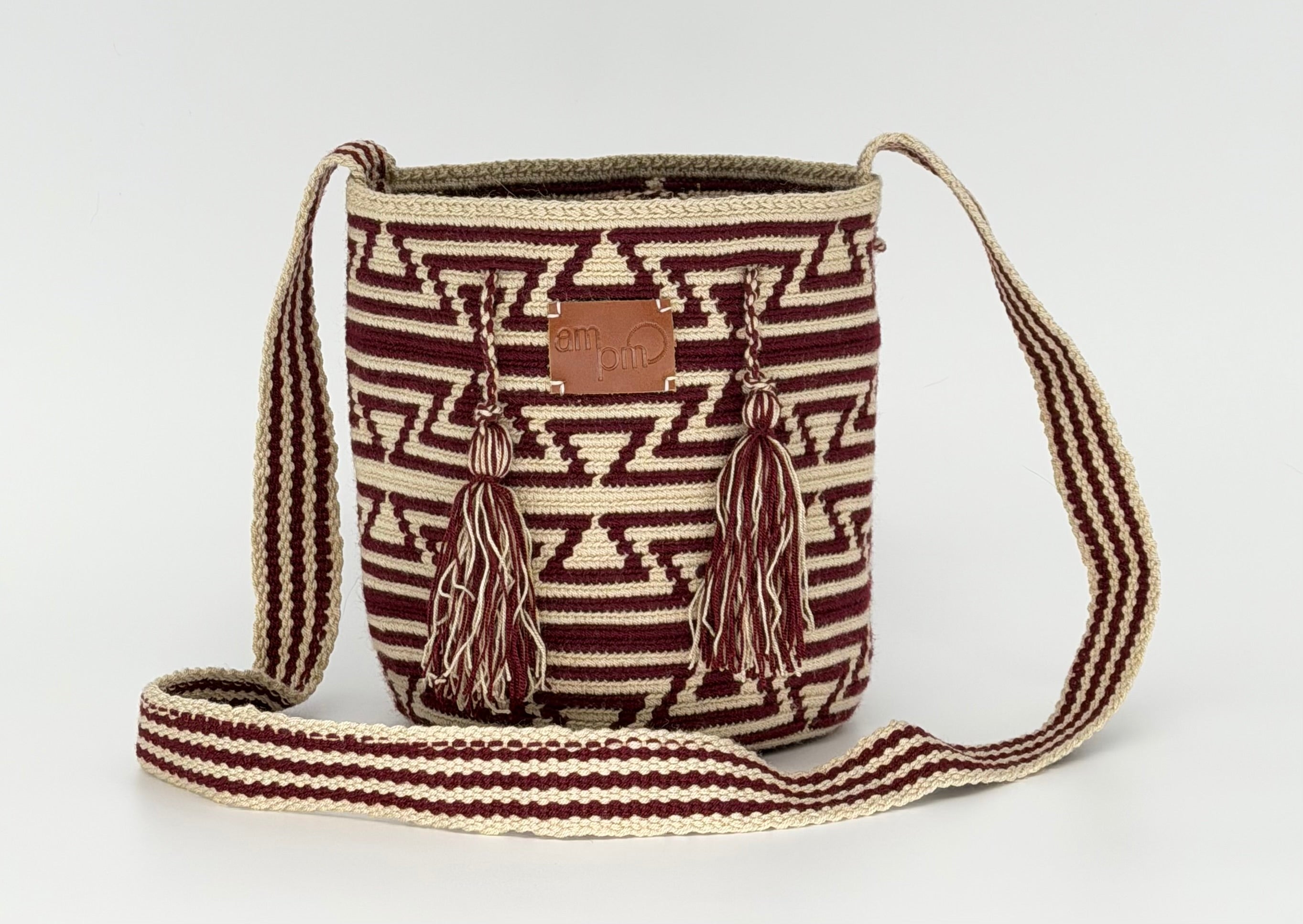Small Handwoven Wayuu Mochila Bag – Burgundy Maze