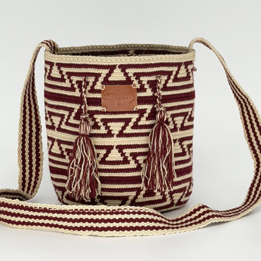 Small Handwoven Wayuu Mochila Bag – Burgundy Maze