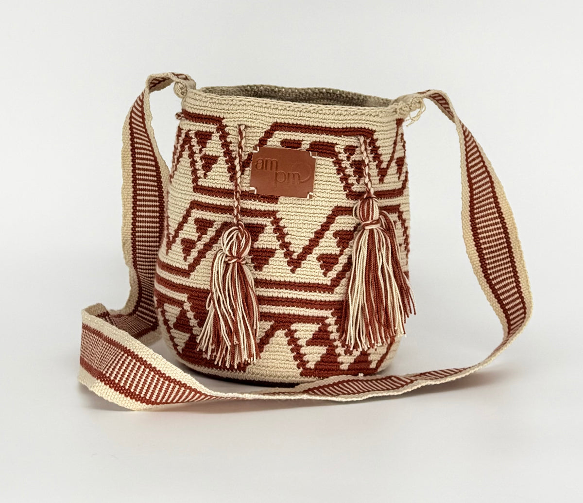 Small Handwoven Wayuu Mochila Bag – Terracotta Peak
