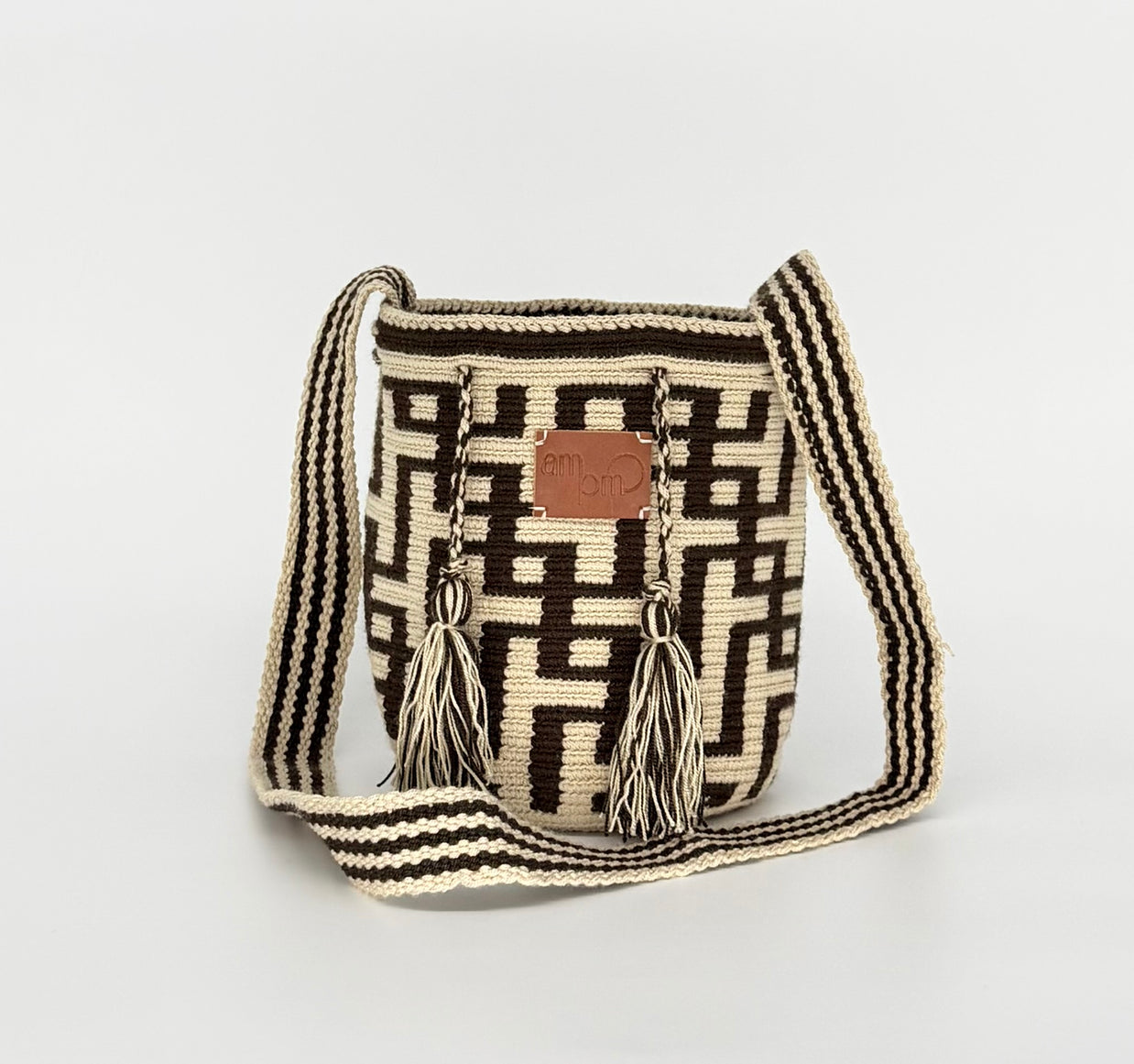 Small Handwoven Wayuu Mochila Bag – Espresso Grid