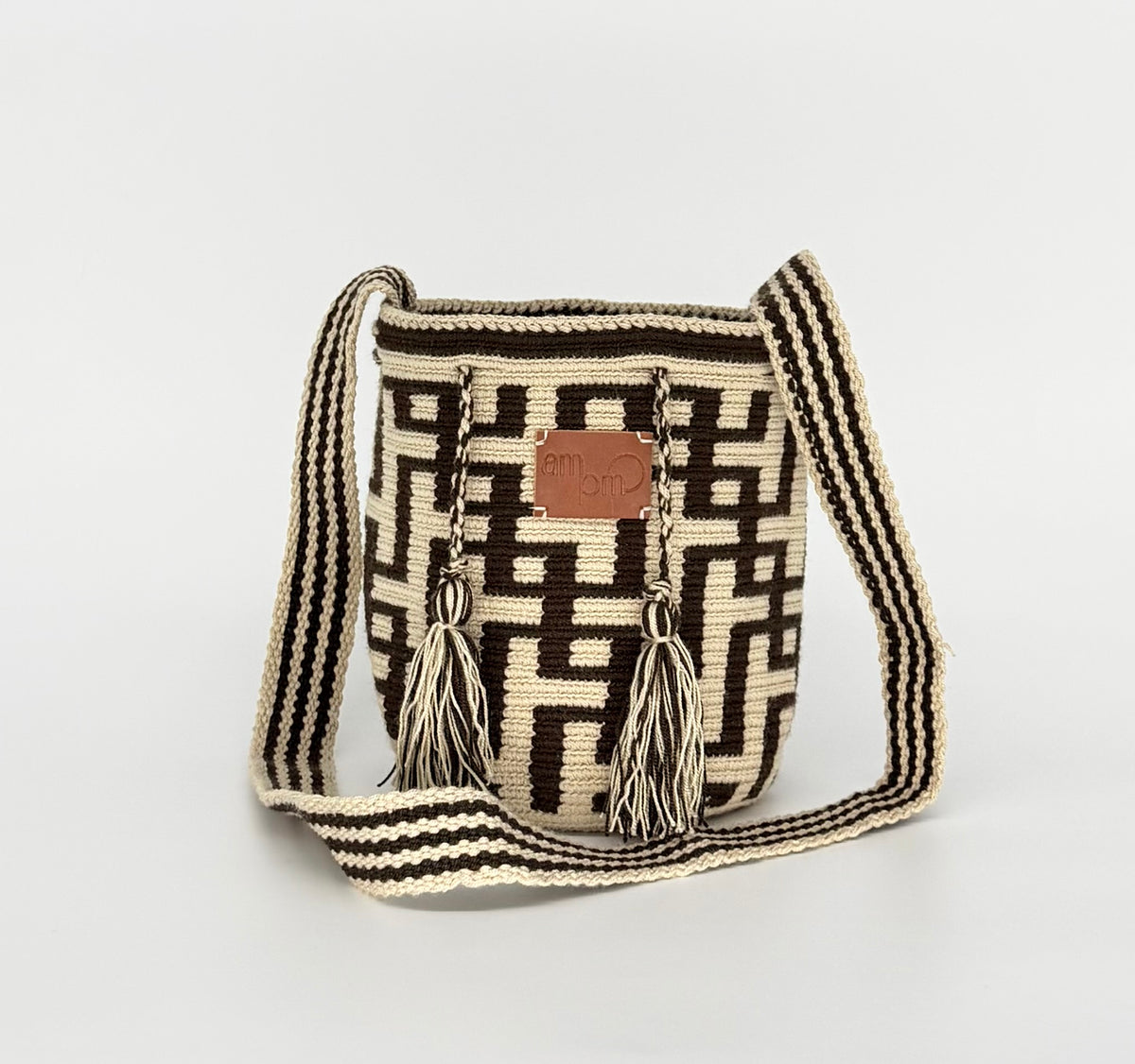 Small Handwoven Wayuu Mochila Bag – Espresso Grid