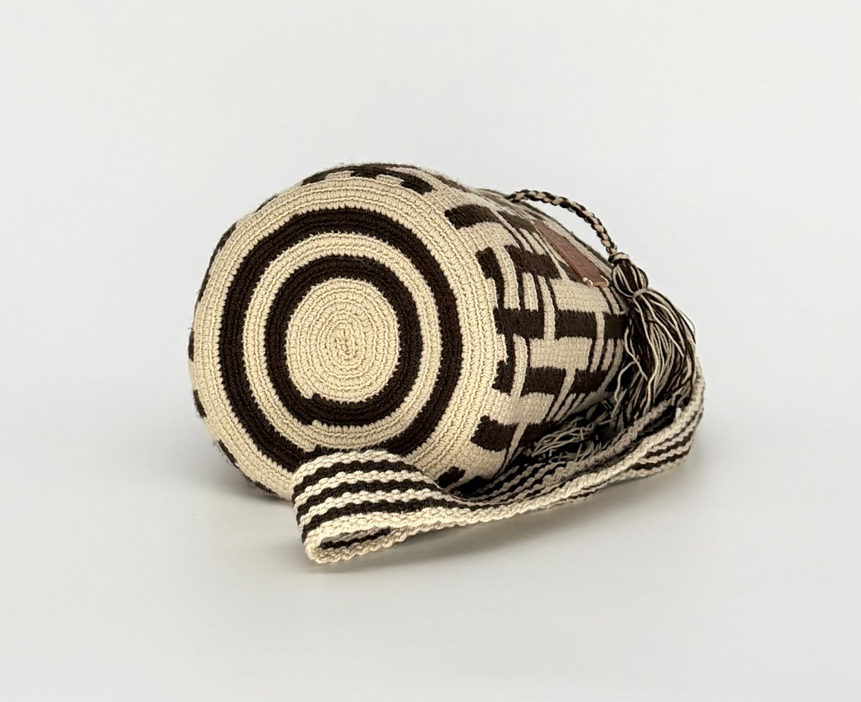 Small Handwoven Wayuu Mochila Bag – Espresso Grid