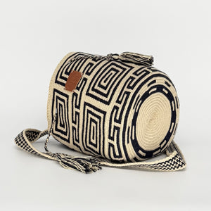 Small Handwoven Wayuu Mochila Bag – Black & Beige Labyrinth