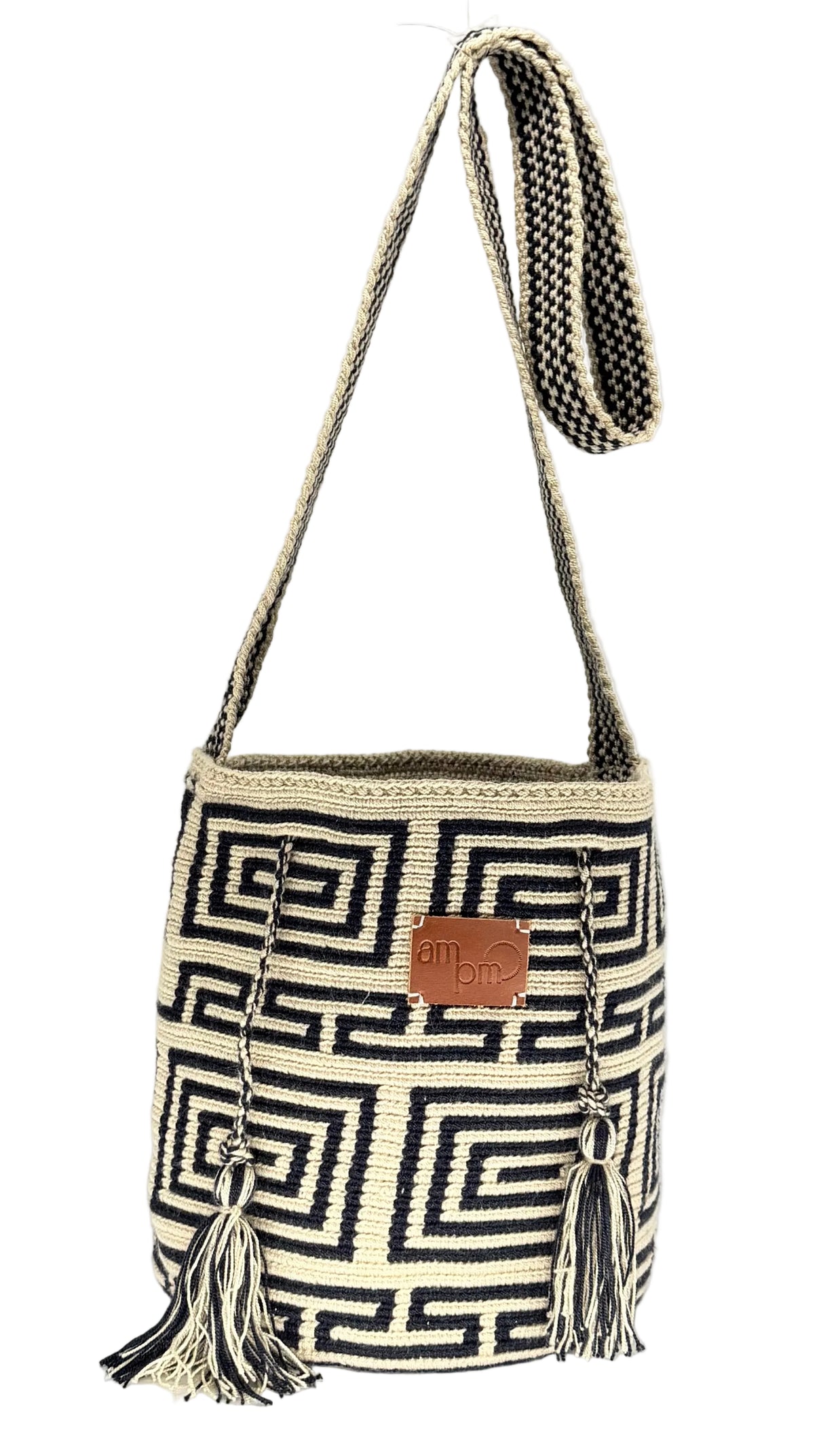 Small Handwoven Wayuu Mochila Bag – Black & Beige Labyrinth