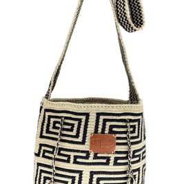 Small Handwoven Wayuu Mochila Bag – Black & Beige Labyrinth