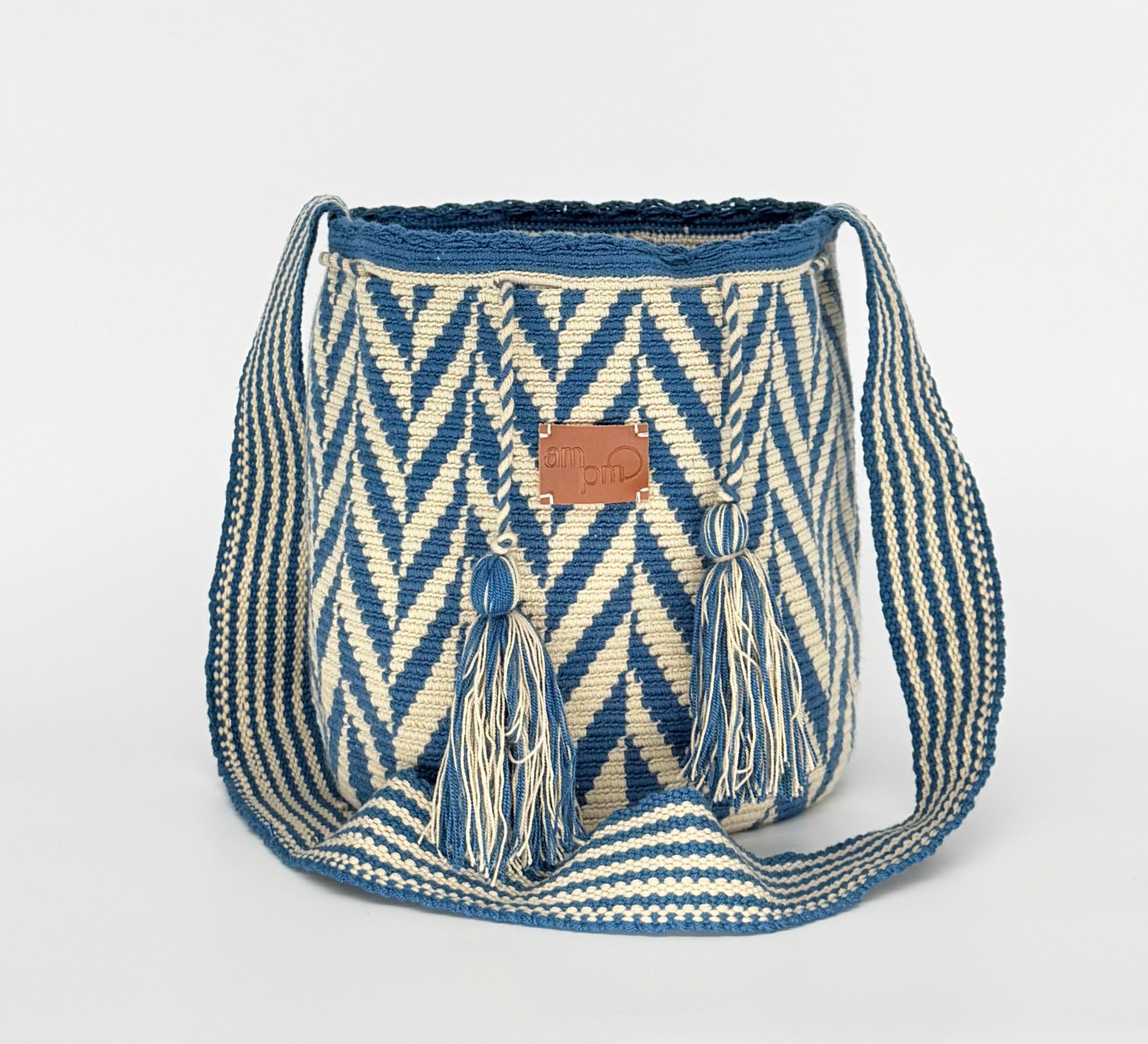 Wayuu Geometric Mochila Medium Shoulder Bag – Blue & Beige Chevron Wave