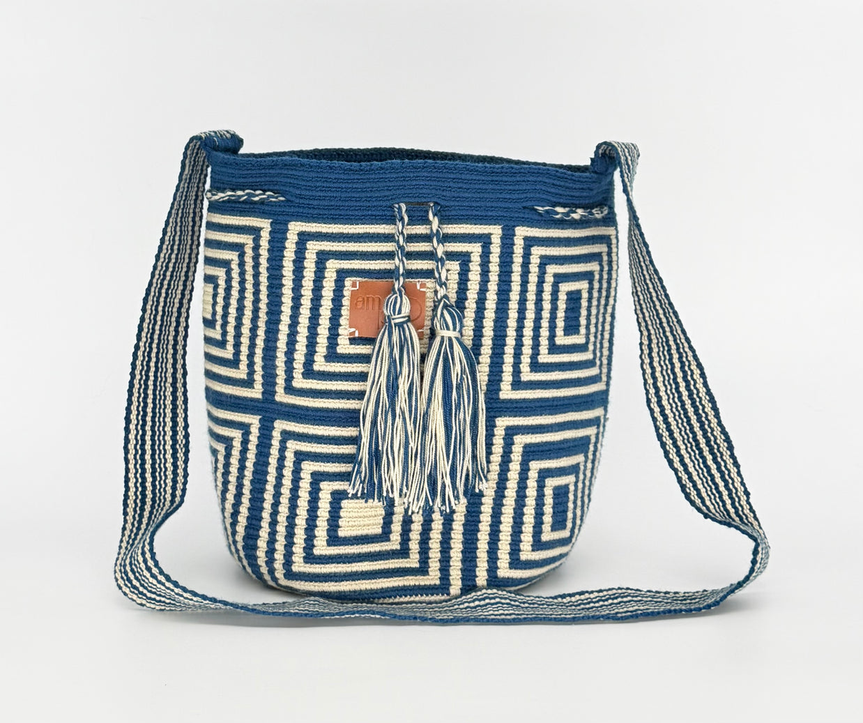 Wayuu Geometric Mochila Medium Shoulder Bag – Blue & Beige Concentric Squares