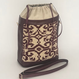 Leather & Handwoven Wayuu Drawstring Bucket Bag – Burgundy Scroll