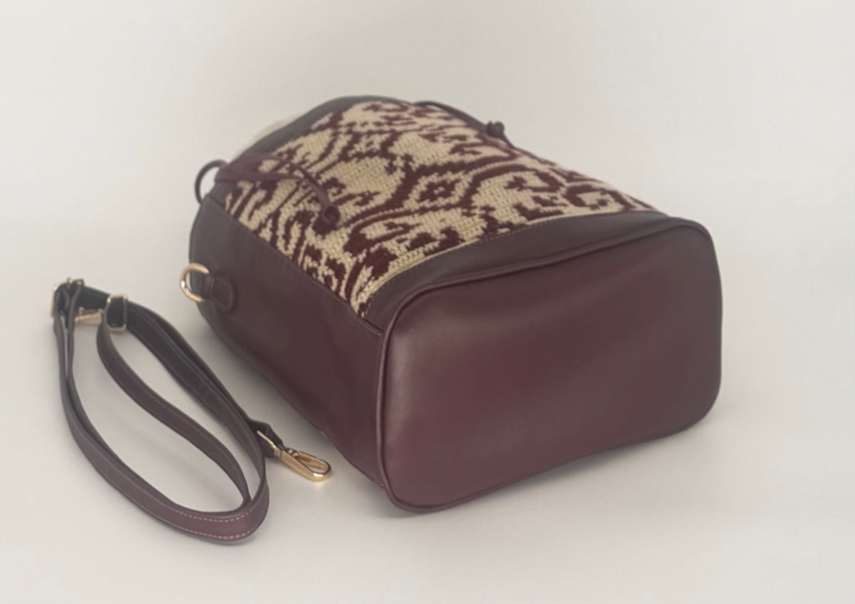 Leather & Handwoven Wayuu Drawstring Bucket Bag – Burgundy Scroll