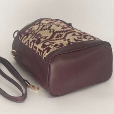 Leather & Handwoven Wayuu Drawstring Bucket Bag – Burgundy Scroll
