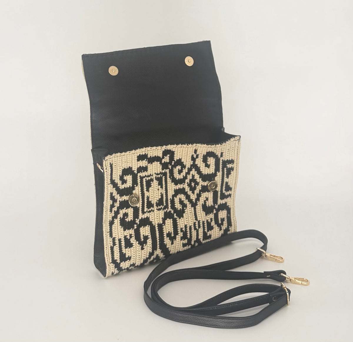 Black Leather & Handwoven Wayuu Scroll Crossbody Bag – Black & Cream