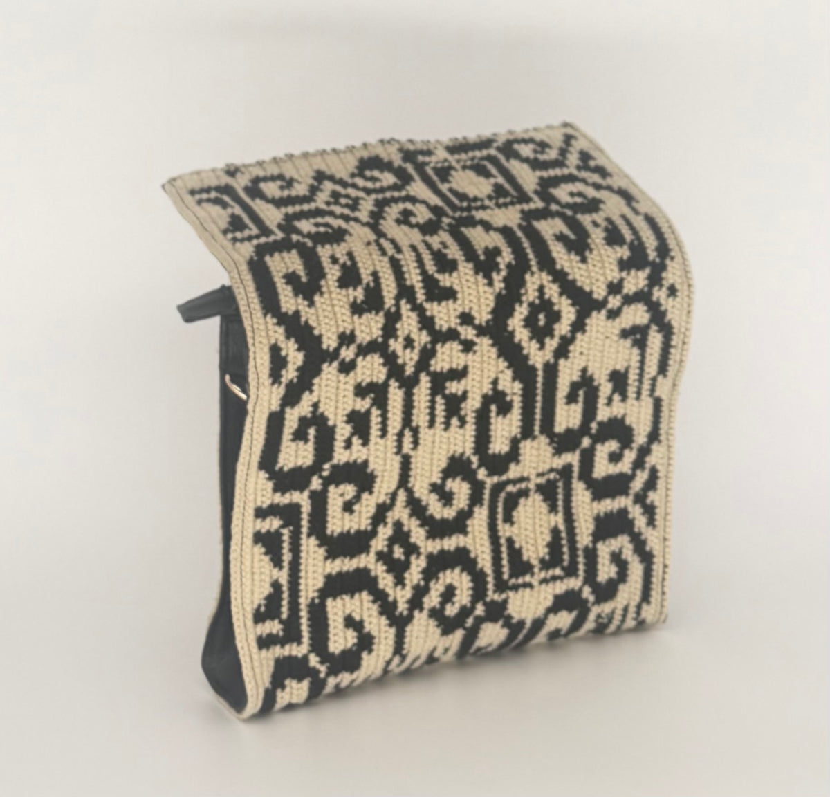 Black Leather & Handwoven Wayuu Scroll Crossbody Bag – Black & Cream