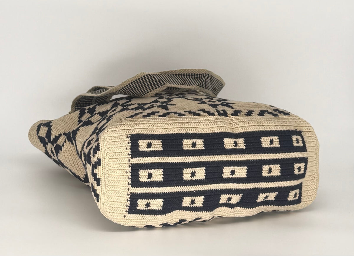 Wayuu Woven Rectangular Tote Bag – Black Concentric Lattice