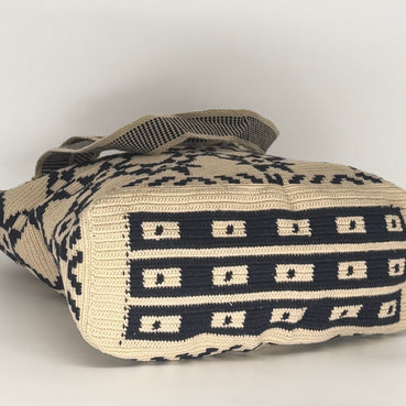 Wayuu Woven Rectangular Tote Bag – Black Concentric Lattice
