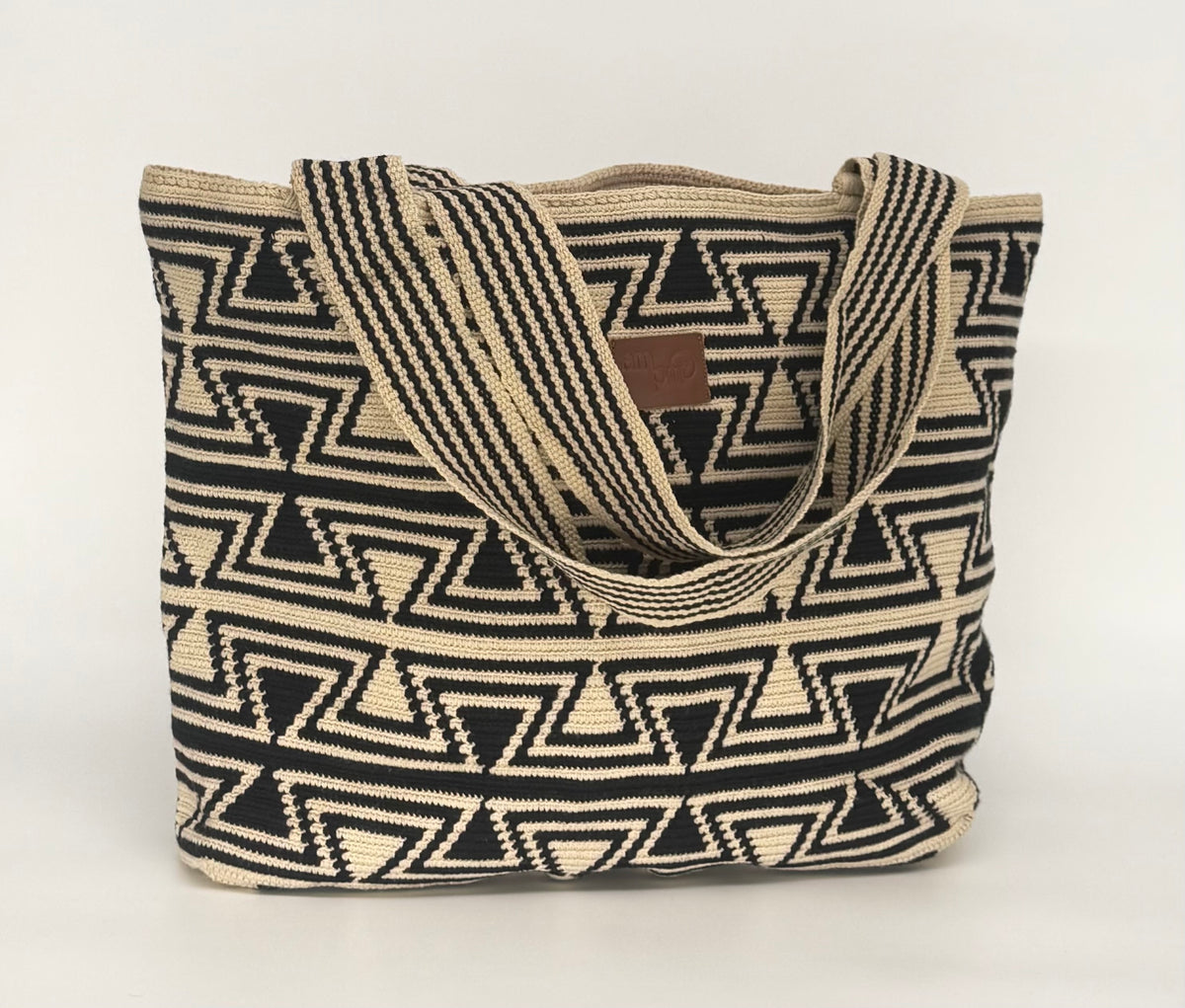 Wayuu Handwoven Tote Bag – Black & Cream Zig-Zag