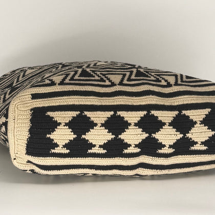 Wayuu Handwoven Tote Bag – Black & Cream Zig-Zag