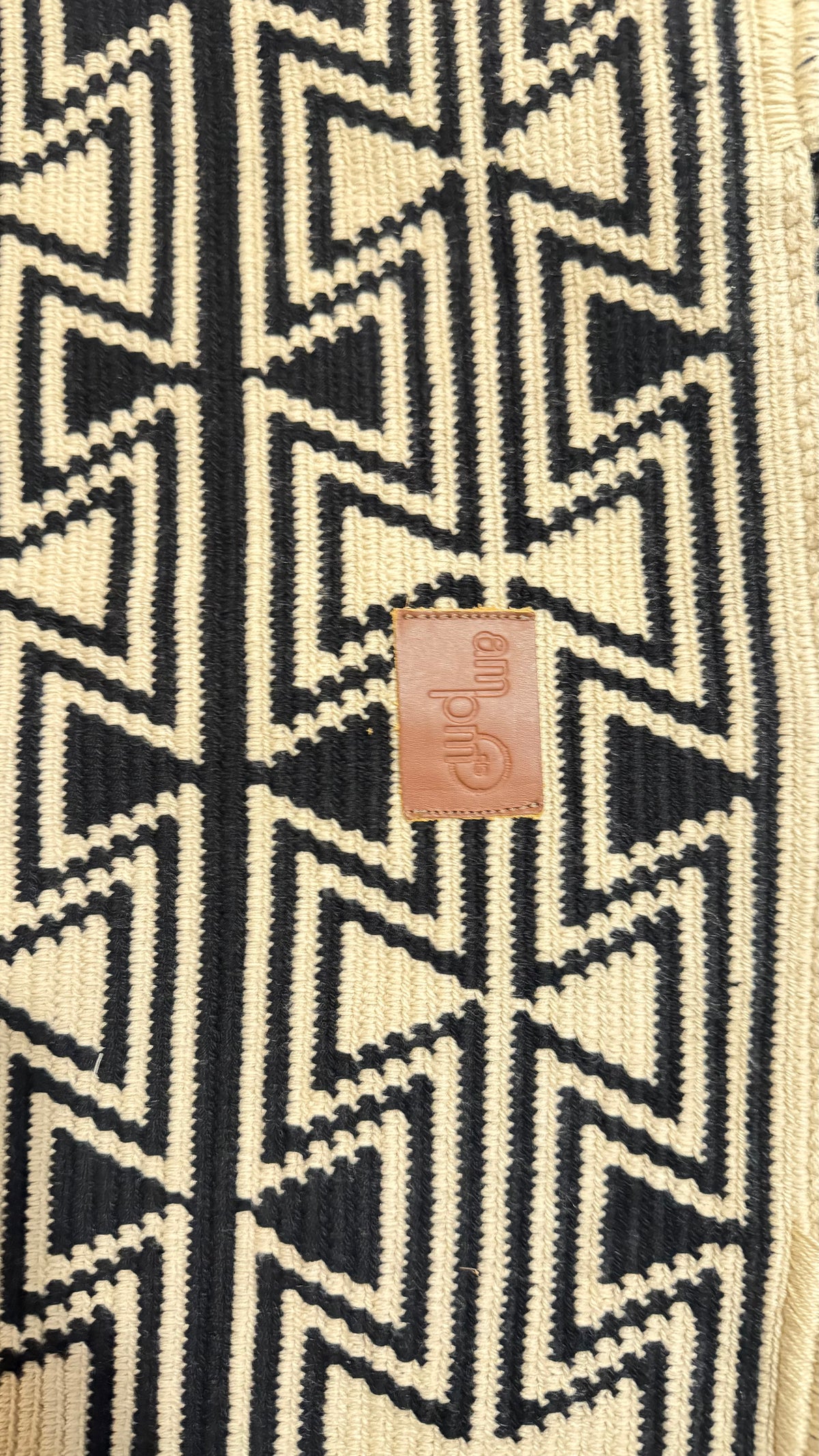 Wayuu Handwoven Tote Bag – Black & Cream Zig-Zag