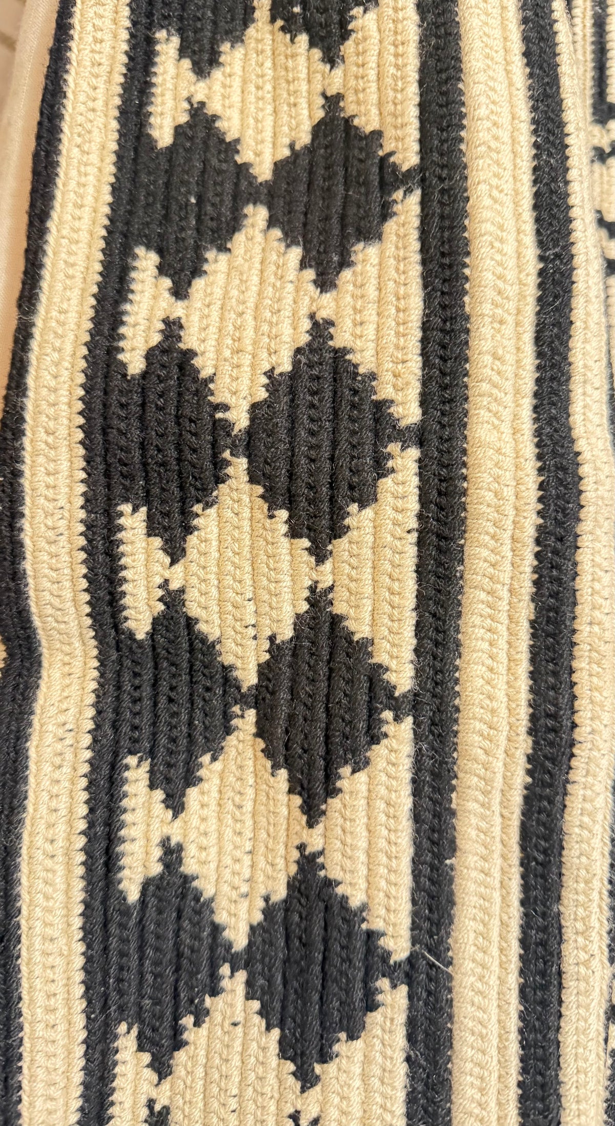 Wayuu Handwoven Tote Bag – Black & Cream Zig-Zag