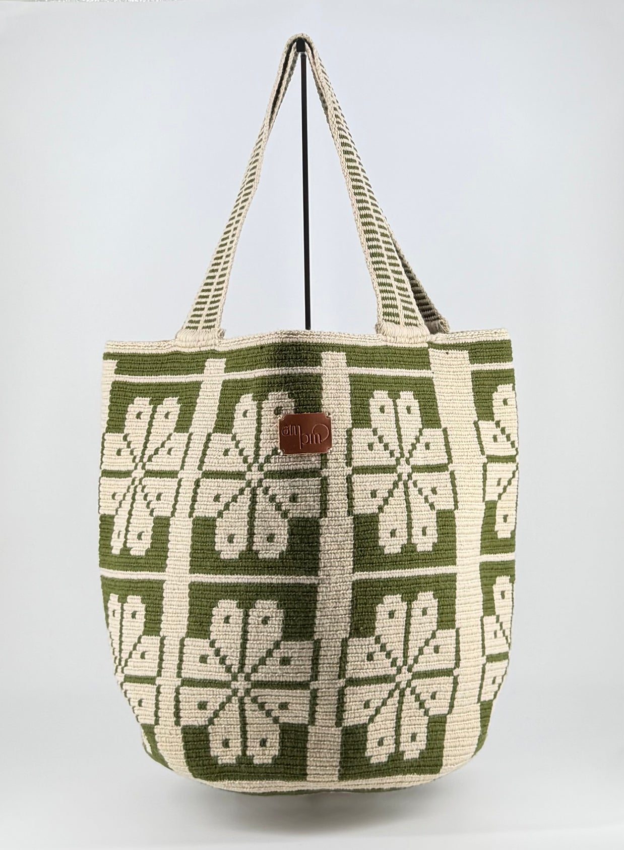 Green Mairu Wayuu Mochila (Mochilón) – Handwoven Floral Bag from Colombia