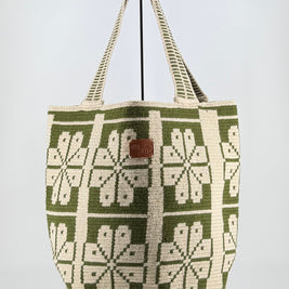 Green Mairu Wayuu Mochila (Mochilón) – Handwoven Floral Bag from Colombia