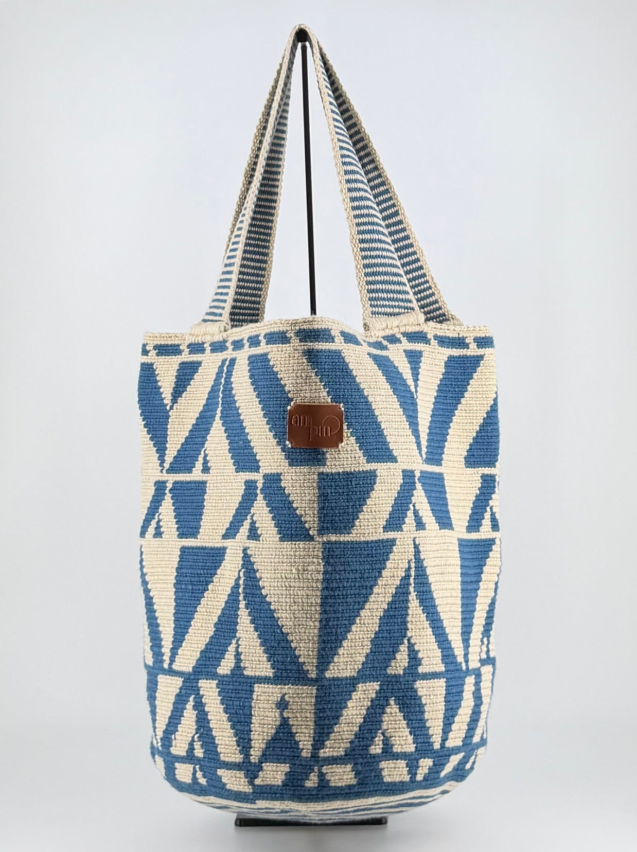 Anasu Wayuu Mochila (Mochilón) – Handwoven Floral Bag from Colombia