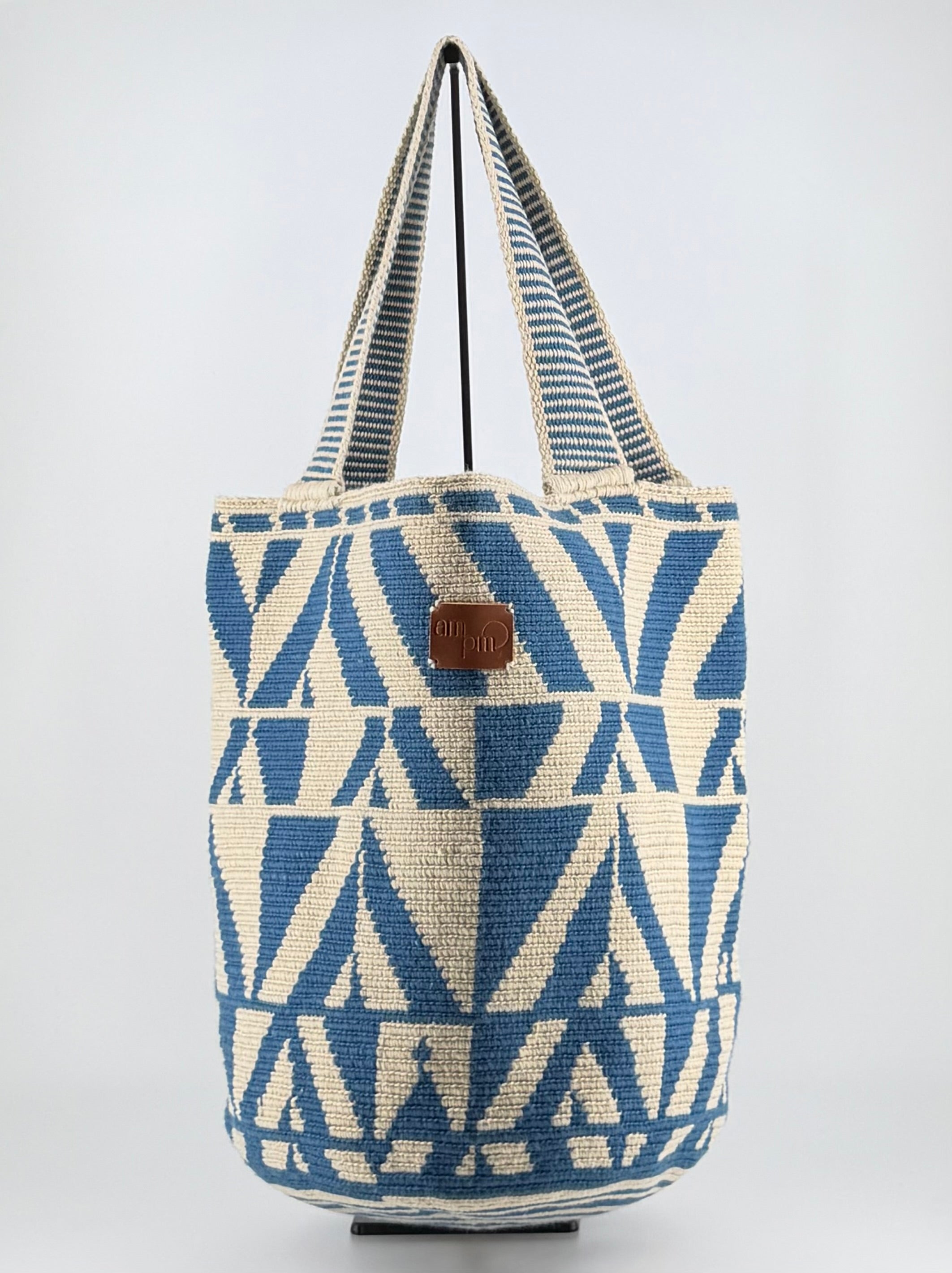 Anasu Wayuu Mochila (Mochilón) – Handwoven Floral Bag from Colombia