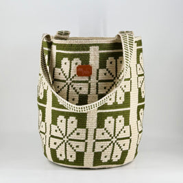 Green Mairu Wayuu Mochila (Mochilón) – Handwoven Floral Bag from Colombia