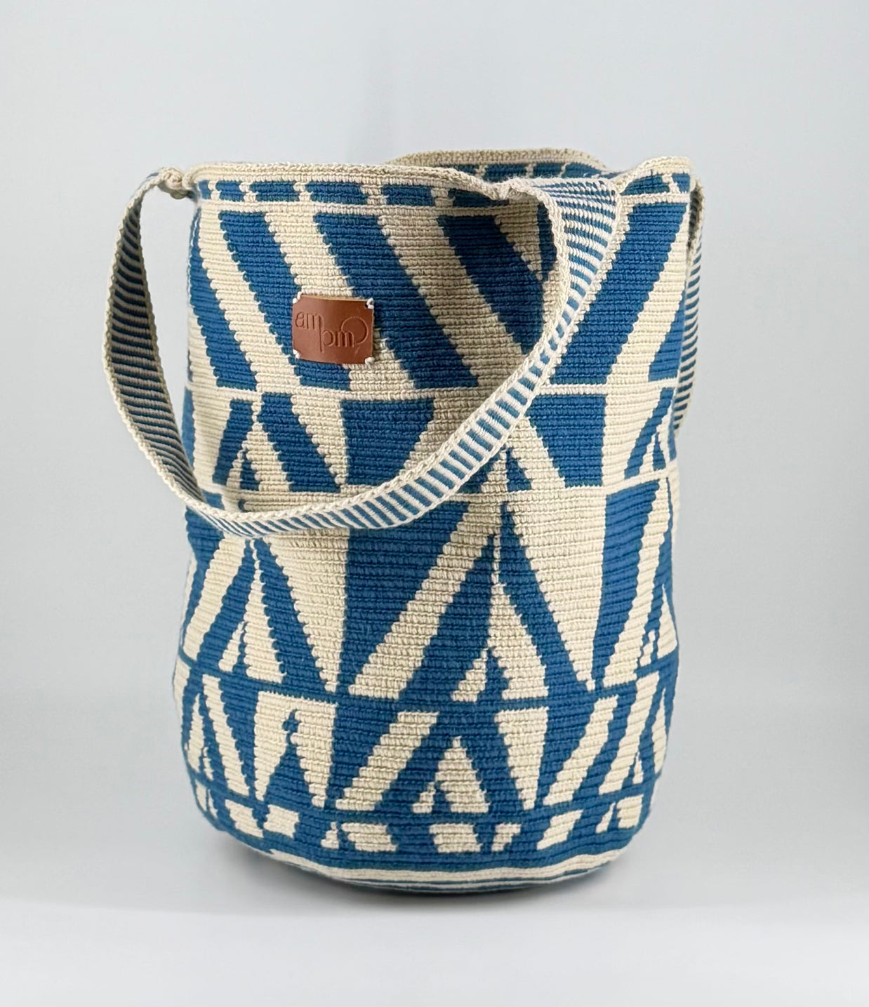 Anasu Wayuu Mochila (Mochilón) – Handwoven Floral Bag from Colombia