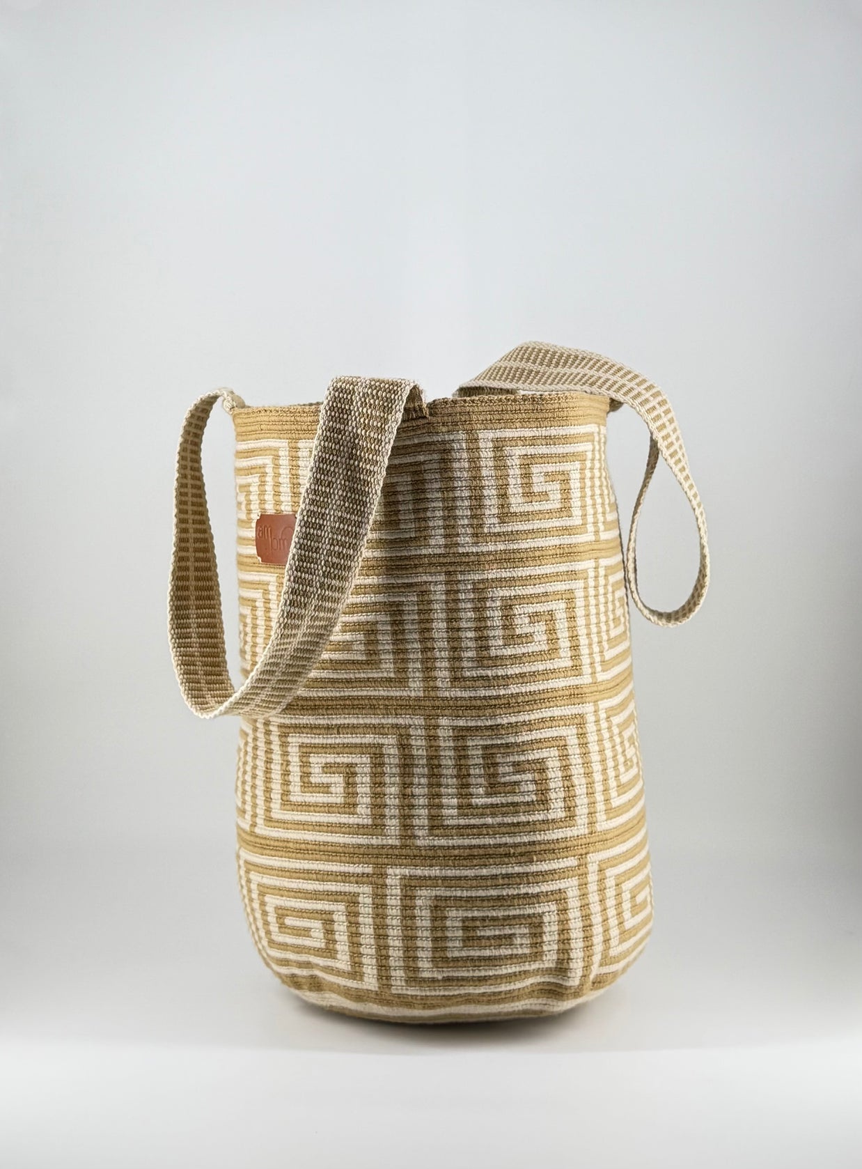 Nerfi Wayuu Mochila (Mochilón) – Handwoven Geometric Bag from Colombia
