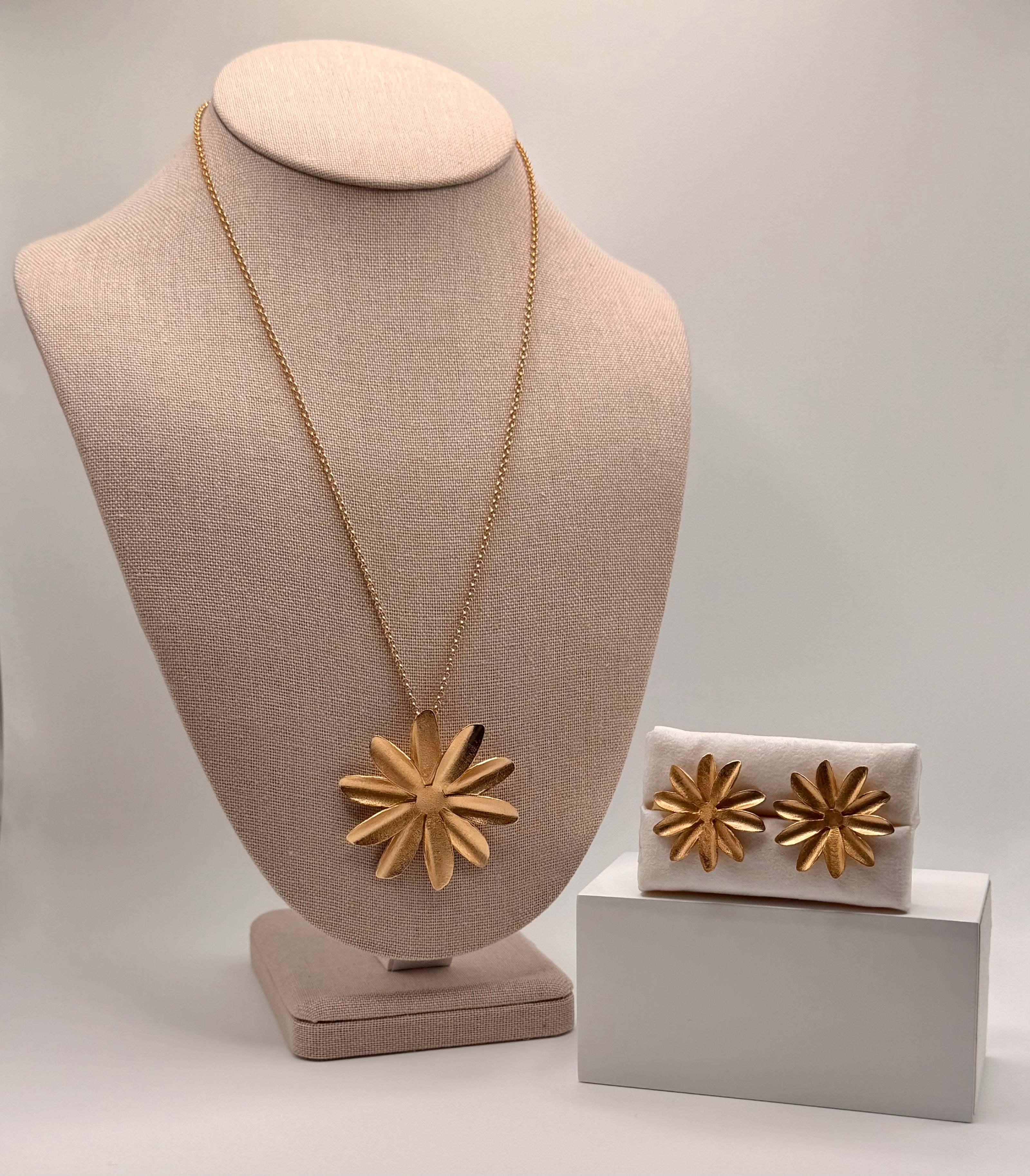 Passiflora Flower Necklace – 24k Gold Plated