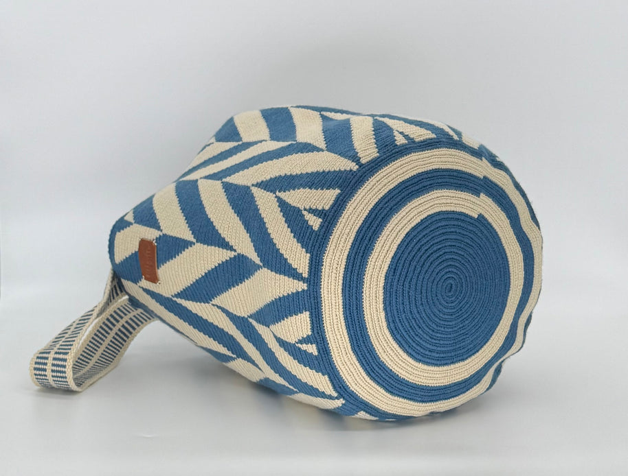 Irunu Wayuu Mochilon Bag – Neutral Geometric Handwoven Crochet Bag