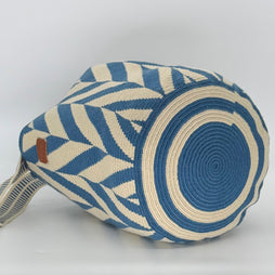 Irunu Wayuu Mochilon Bag – Neutral Geometric Handwoven Crochet Bag