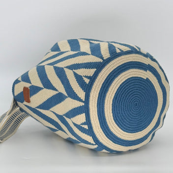 Irunu Wayuu Mochilon Bag – Neutral Geometric Handwoven Crochet Bag