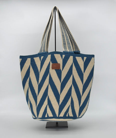 Irunu Wayuu Mochilon Bag – Neutral Geometric Handwoven Crochet Bag