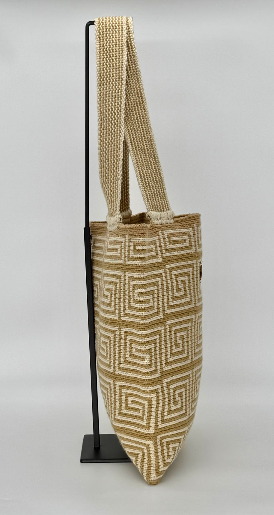 Laberinto Handwoven Tote – Geometric Crochet Bag for Work & Travel