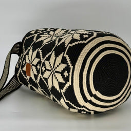 Carmen Wayuu Mochilón Bag – Handmade in Colombia | Handwoven Bucket Bag for Travel & Everyday