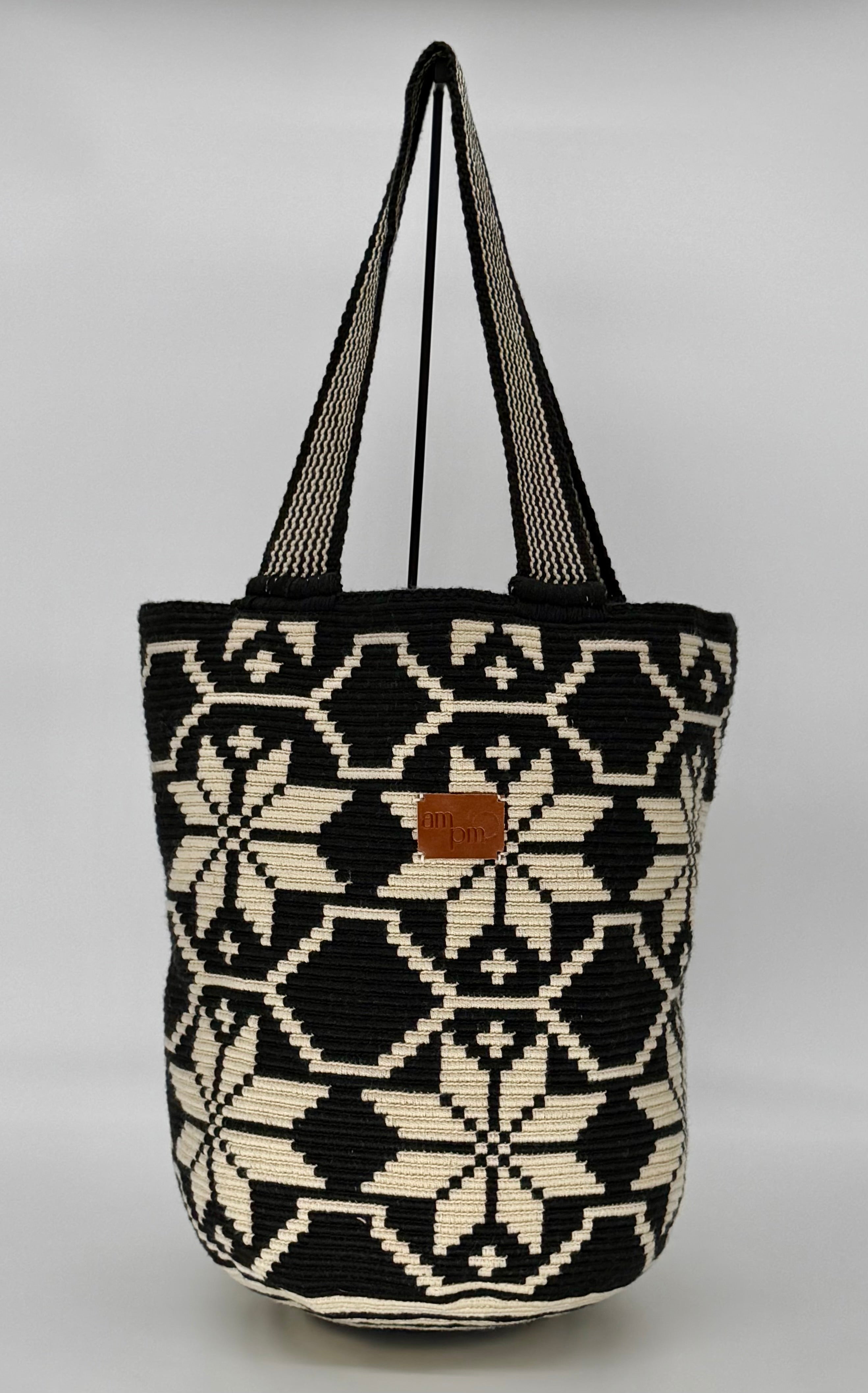 Carmen Wayuu Mochilón Bag – Handmade in Colombia | Handwoven Bucket Bag for Travel & Everyday