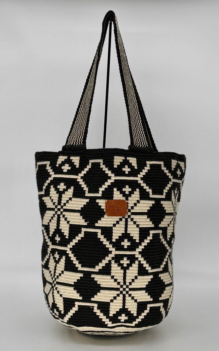 Carmen Wayuu Mochilón Bag – Handmade in Colombia | Handwoven Bucket Bag for Travel & Everyday