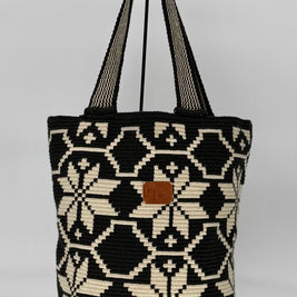 Carmen Wayuu Mochilón Bag – Handmade in Colombia | Handwoven Bucket Bag for Travel & Everyday