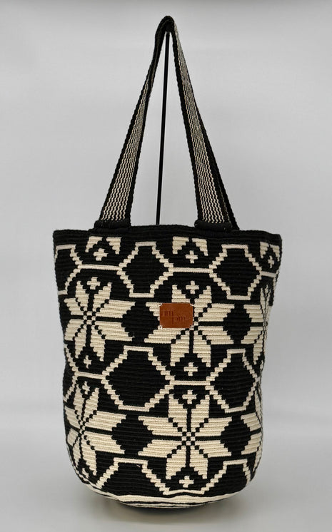 Carmen Wayuu Mochilón Bag – Handmade in Colombia | Handwoven Bucket Bag for Travel & Everyday