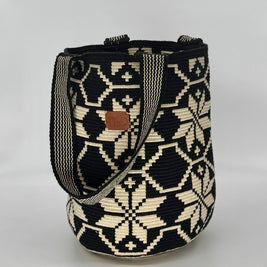 Carmen Wayuu Mochilón Bag – Handmade in Colombia | Handwoven Bucket Bag for Travel & Everyday
