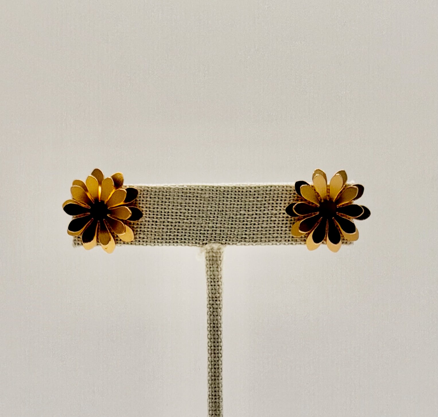 Lirio de Agua Earrings – Victoria Amazonica