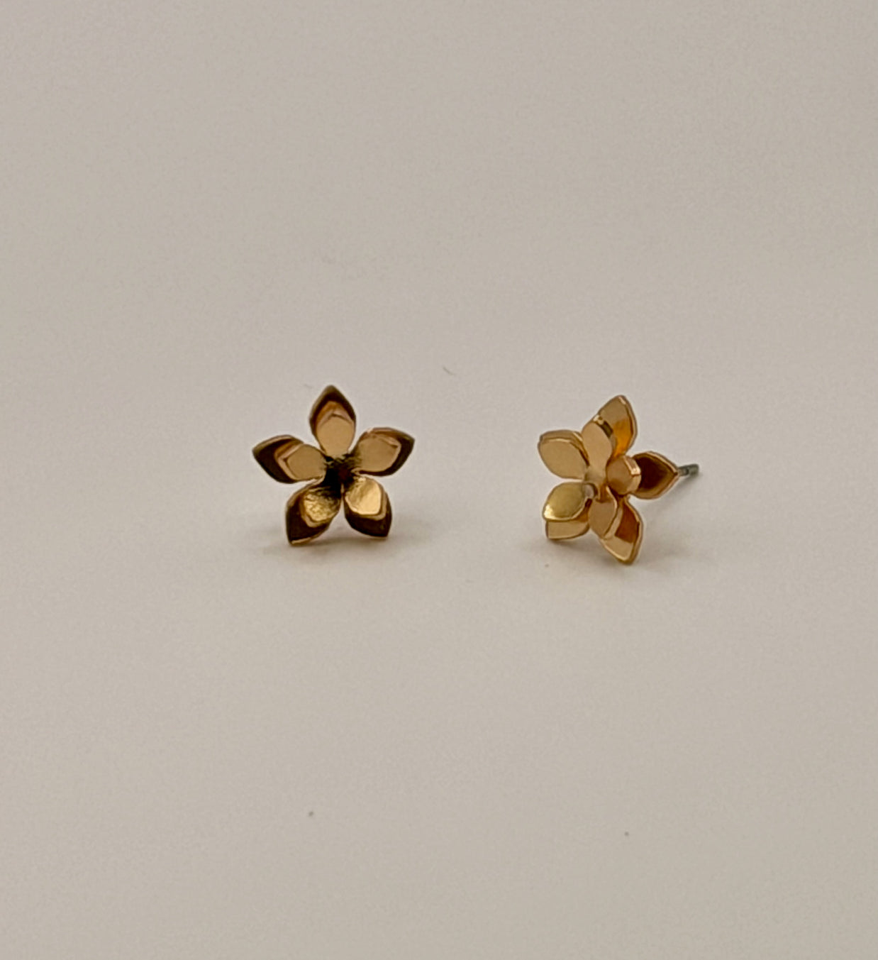 Mini Guayacán Flower Stud Earrings