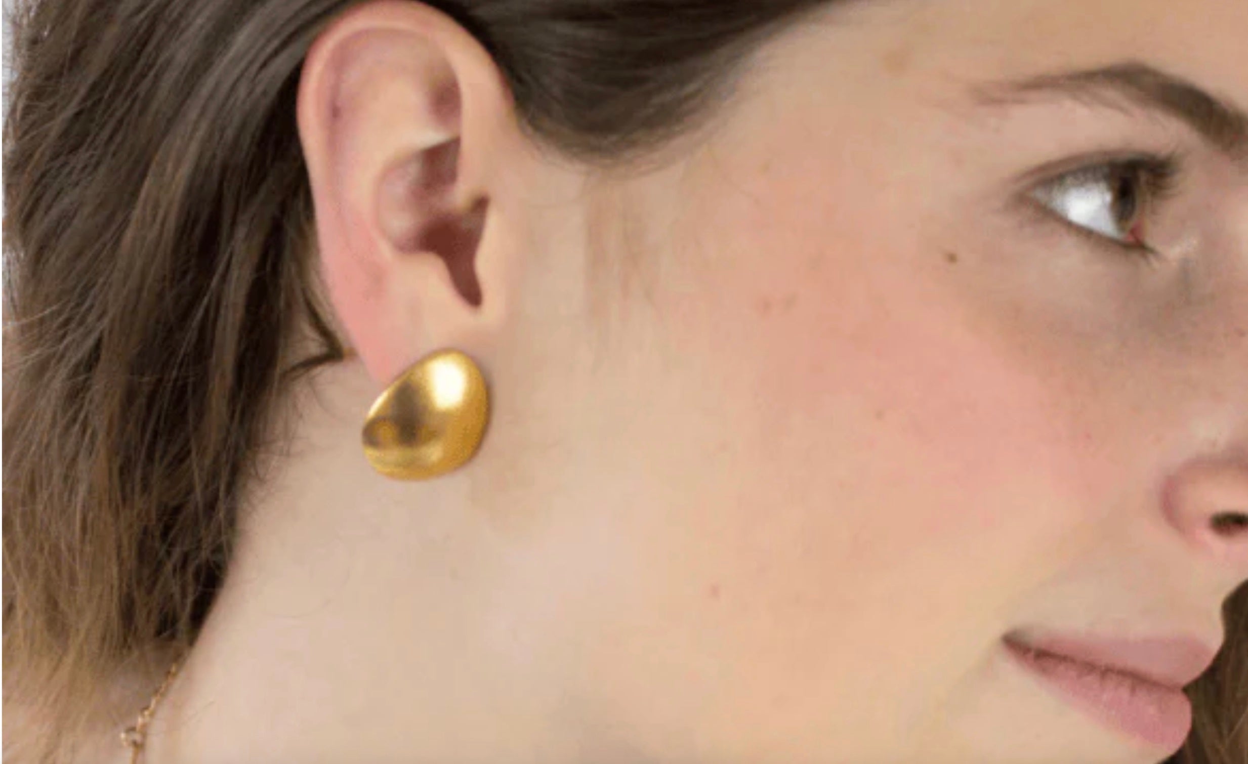 Andinia 24k Gold Stud Earrings | Handcrafted Colombian Jewelry