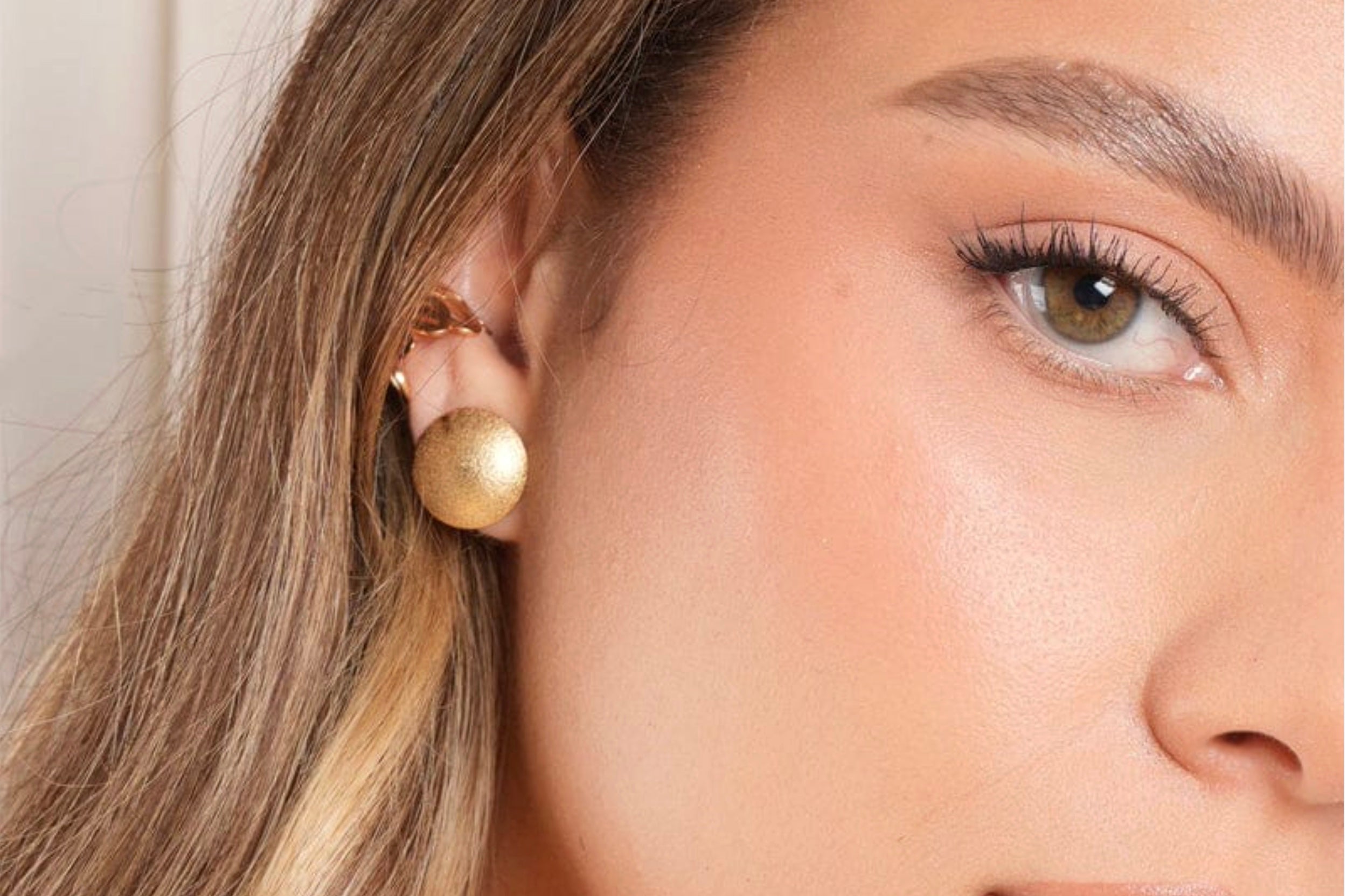 Aba 24k Gold Minimalist Stud Earrings | Handcrafted Colombian Jewelry | AMPMsis